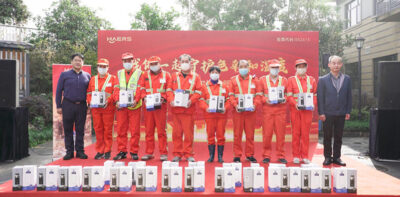 Haers Membawa Air Suam Kepada Pekerja Sanitasi