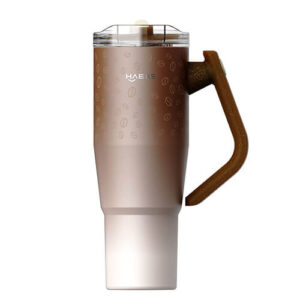 Portable brown coffee mug with a built-in lid and long curved handle for on-the-go drinking.